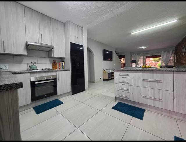 2 BEDROOM TOWNHOUSE FOR SALE IN BRACKENHURST